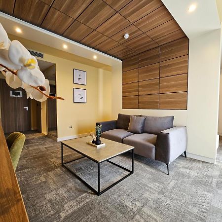 Hotel Etna Gracanica  Экстерьер фото