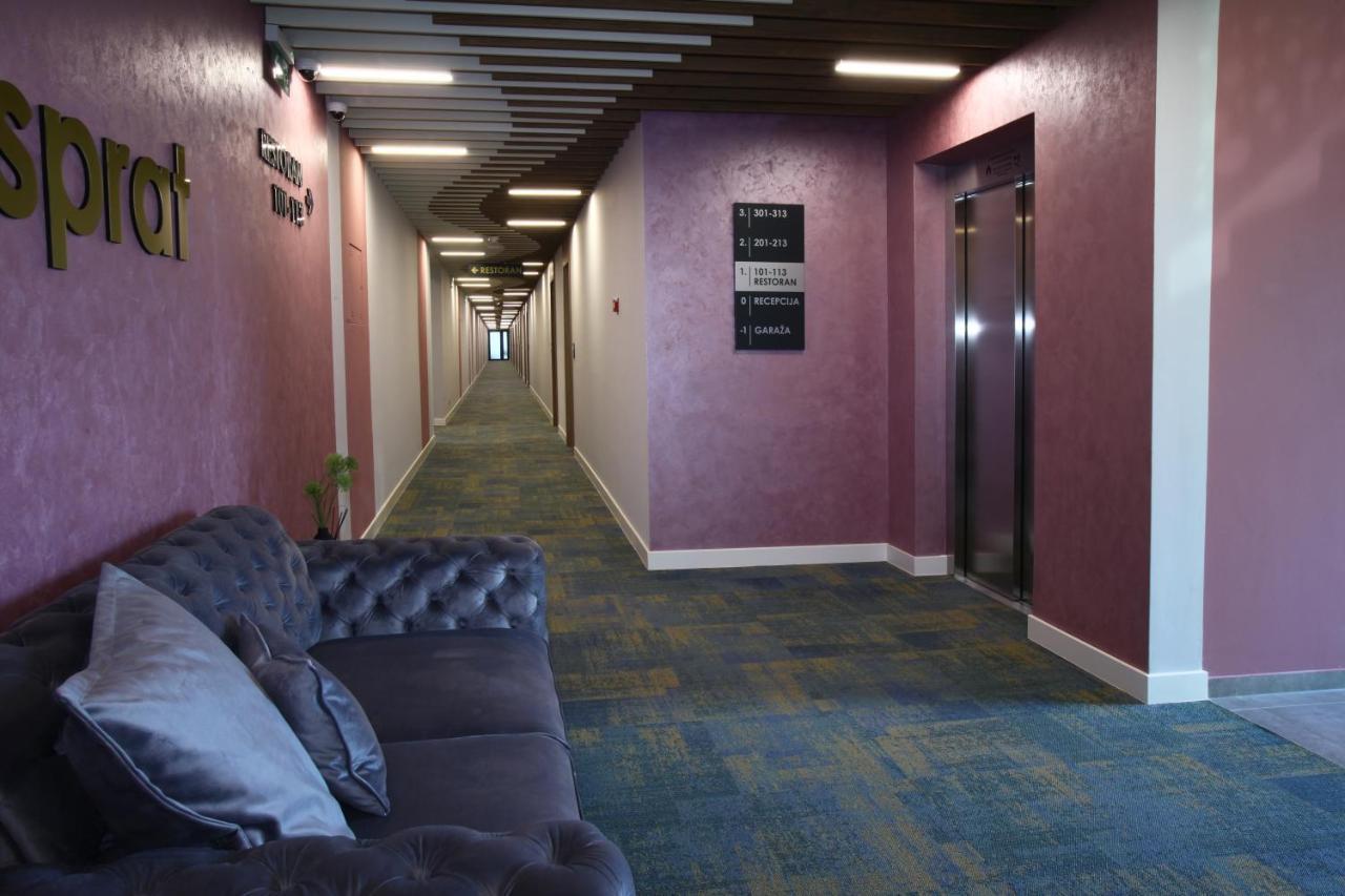 Hotel Etna Gracanica  Экстерьер фото