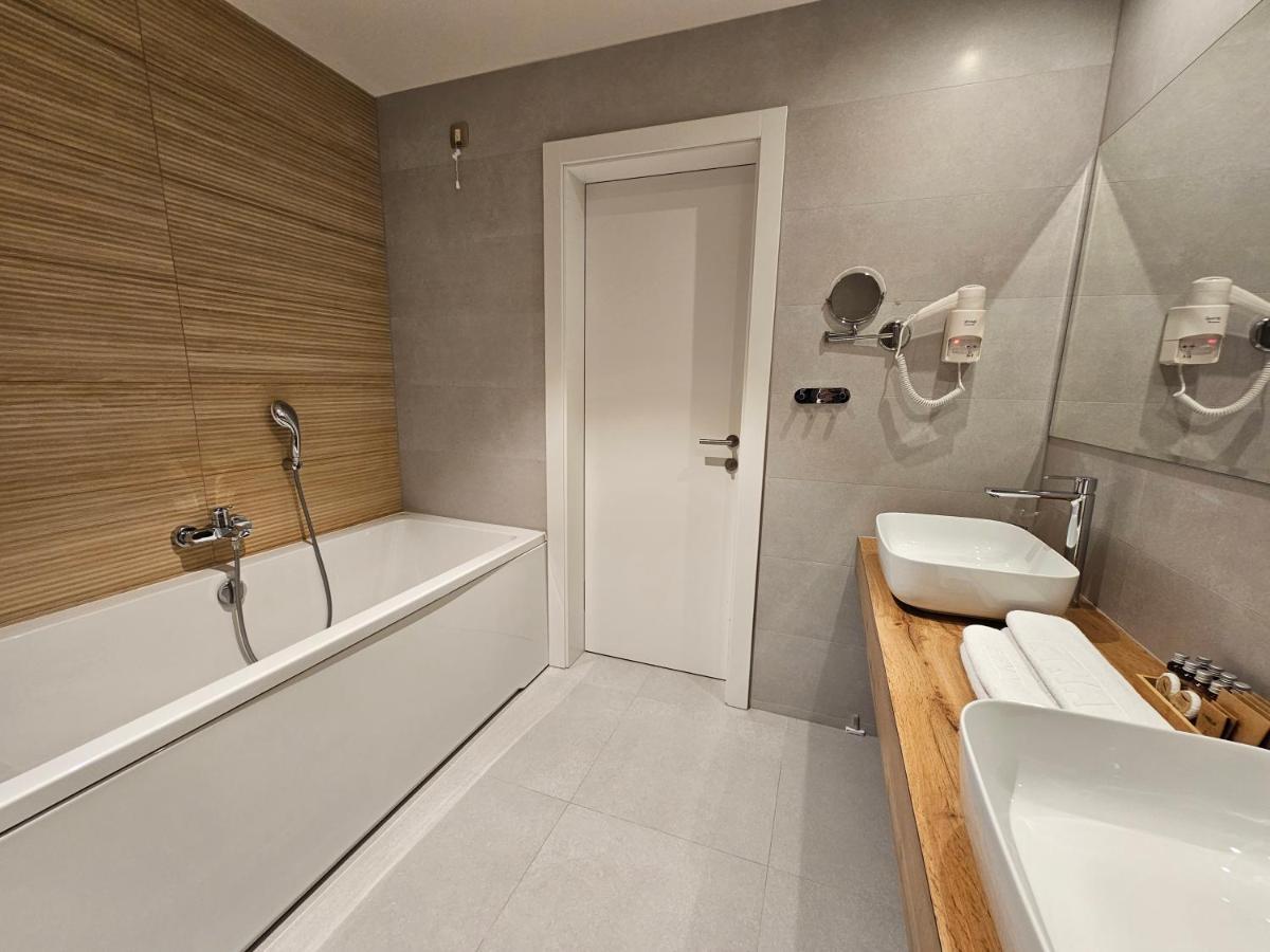 Hotel Etna Gracanica  Экстерьер фото