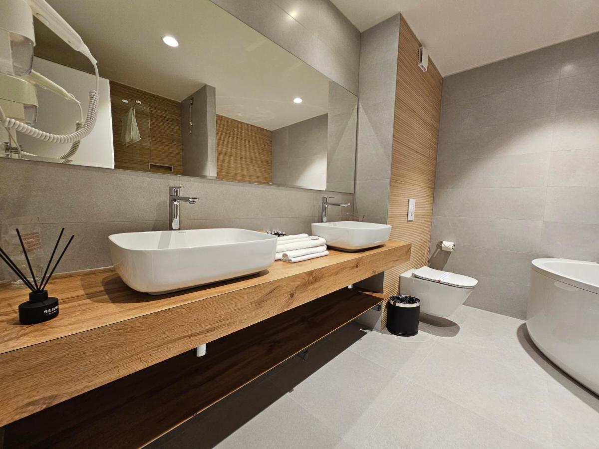 Hotel Etna Gracanica  Экстерьер фото