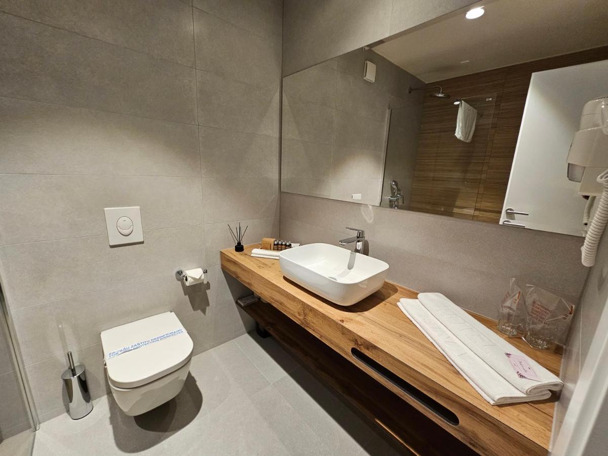 Hotel Etna Gracanica  Экстерьер фото