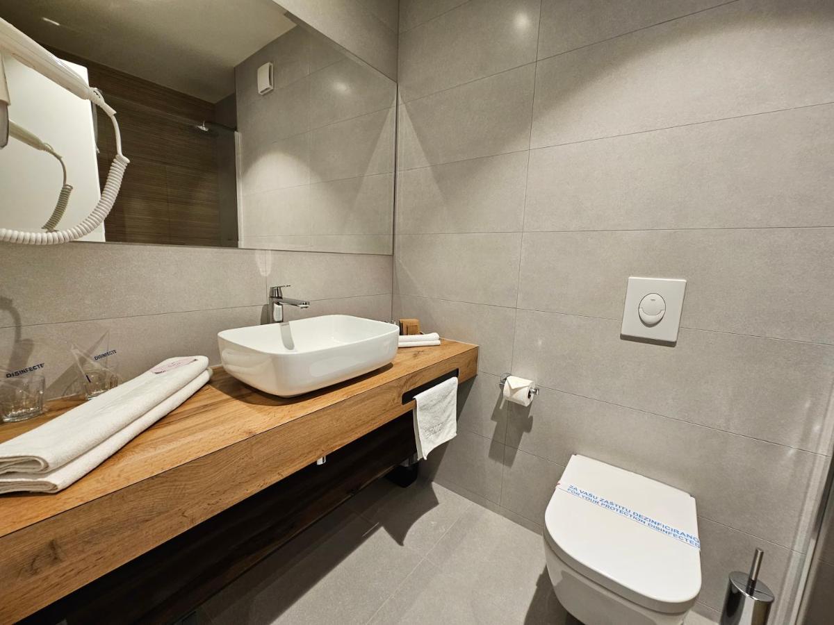 Hotel Etna Gracanica  Экстерьер фото