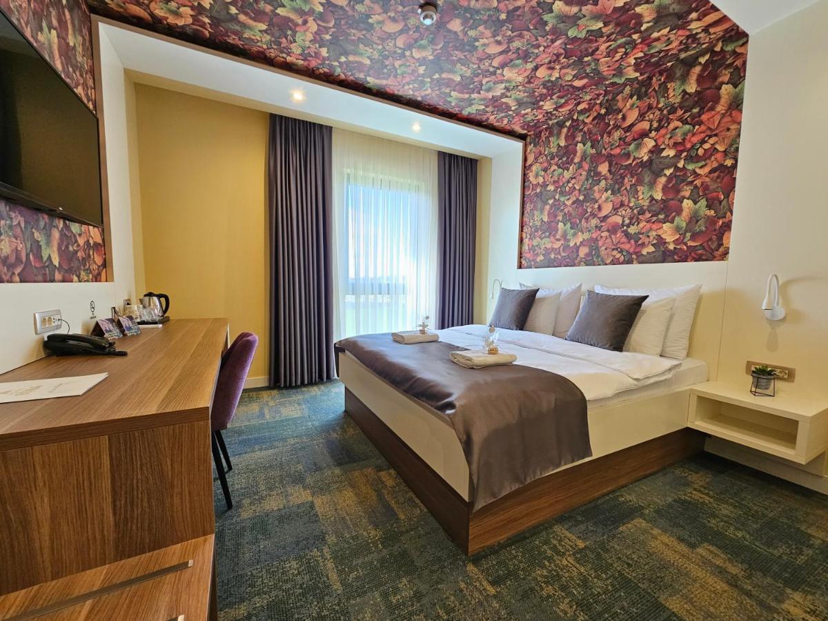 Hotel Etna Gracanica  Экстерьер фото