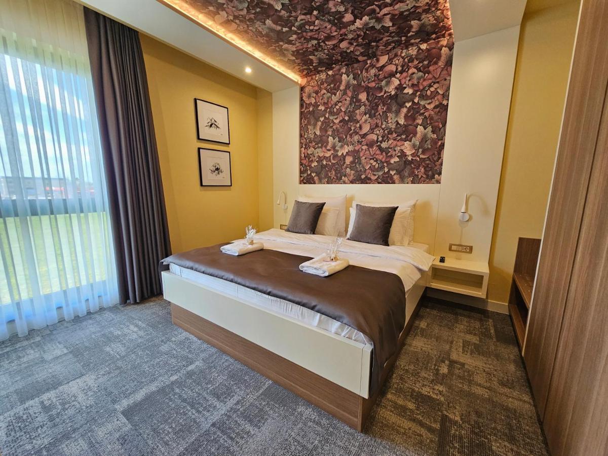 Hotel Etna Gracanica  Экстерьер фото
