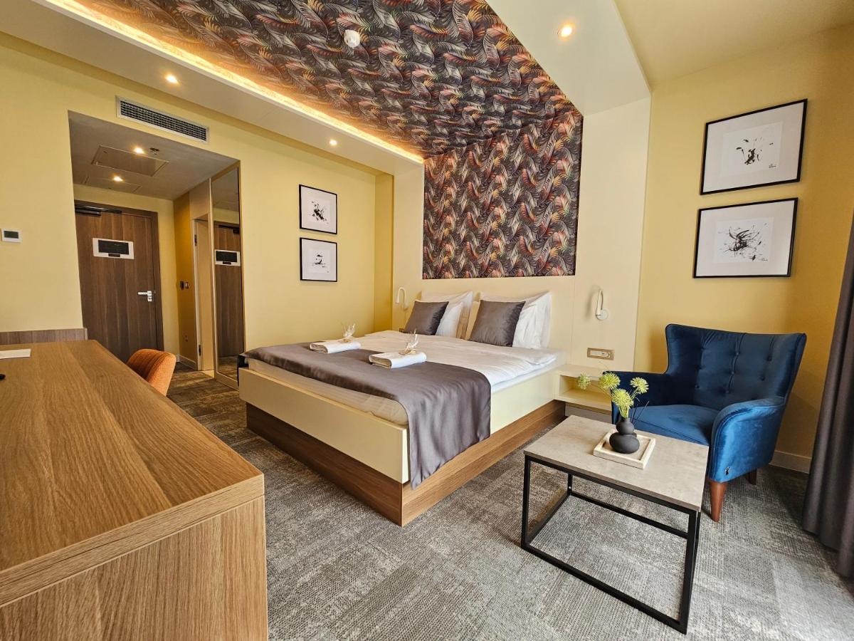 Hotel Etna Gracanica  Экстерьер фото