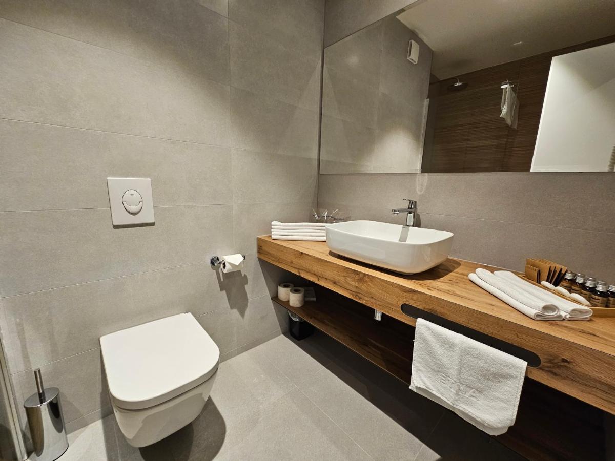 Hotel Etna Gracanica  Экстерьер фото