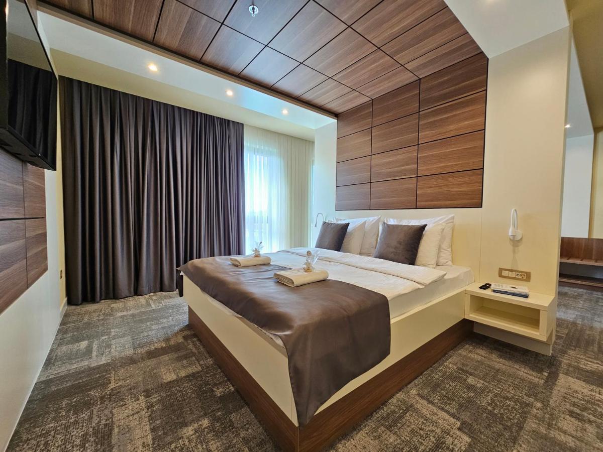 Hotel Etna Gracanica  Экстерьер фото