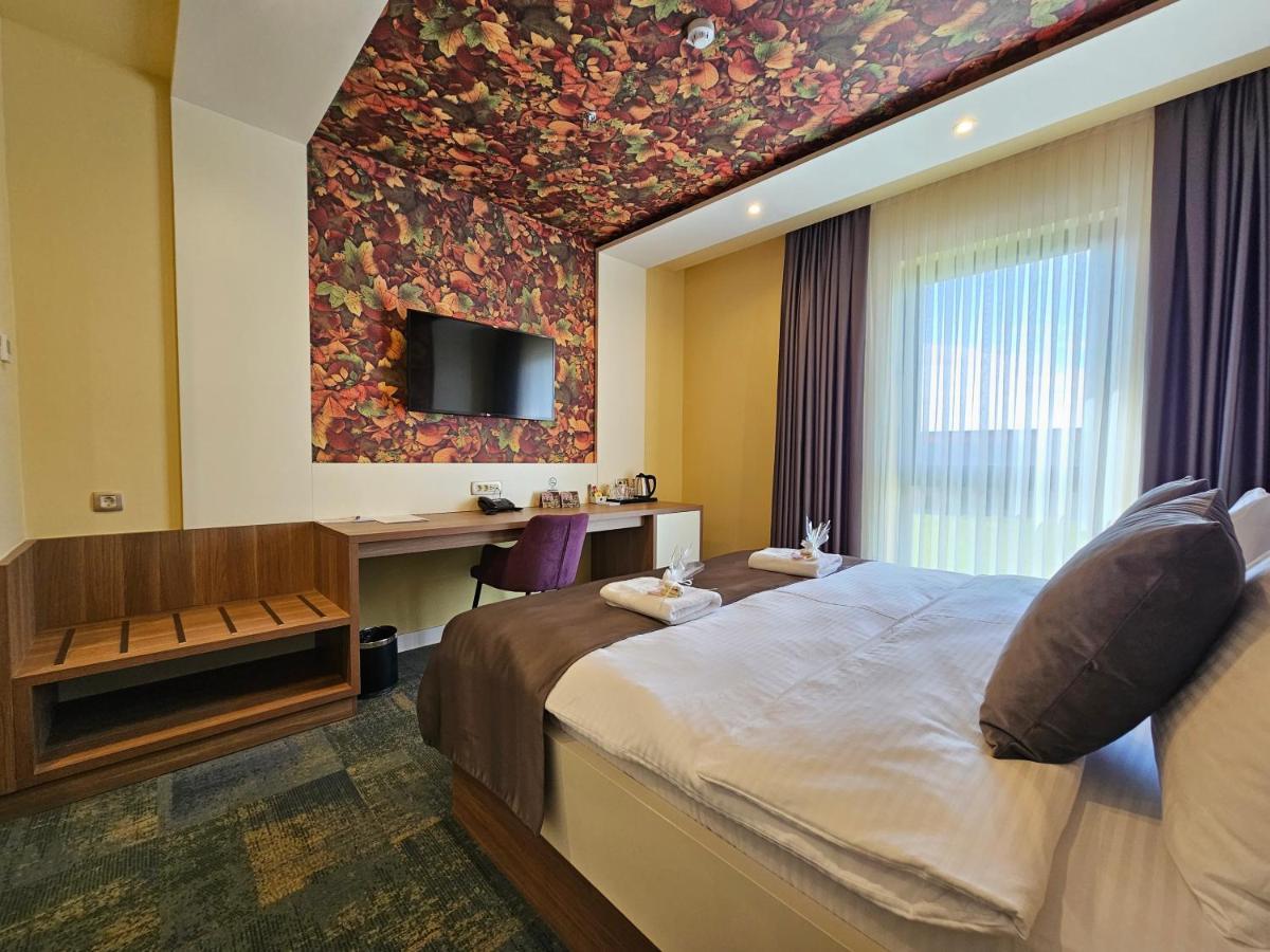 Hotel Etna Gracanica  Экстерьер фото
