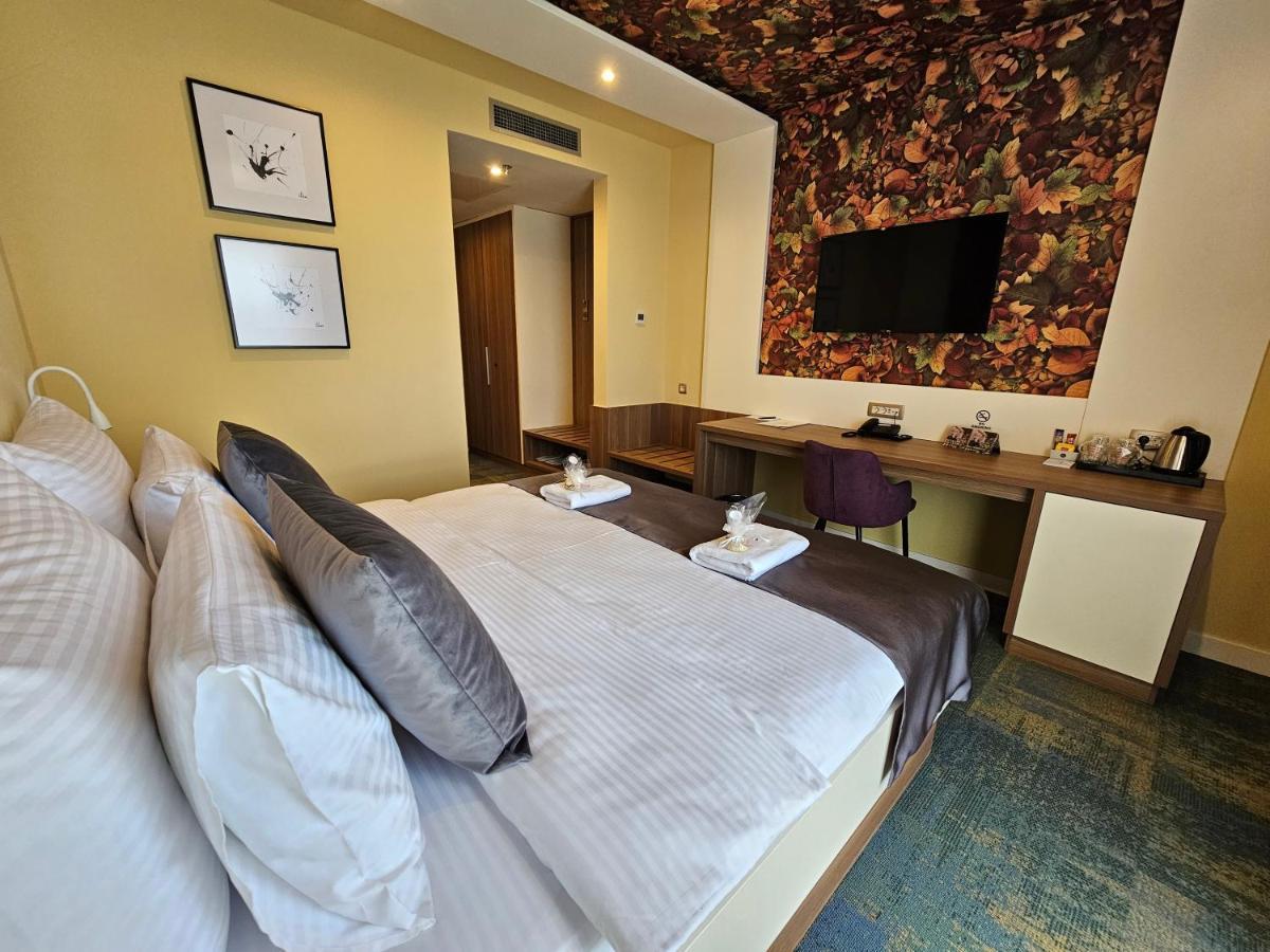 Hotel Etna Gracanica  Экстерьер фото
