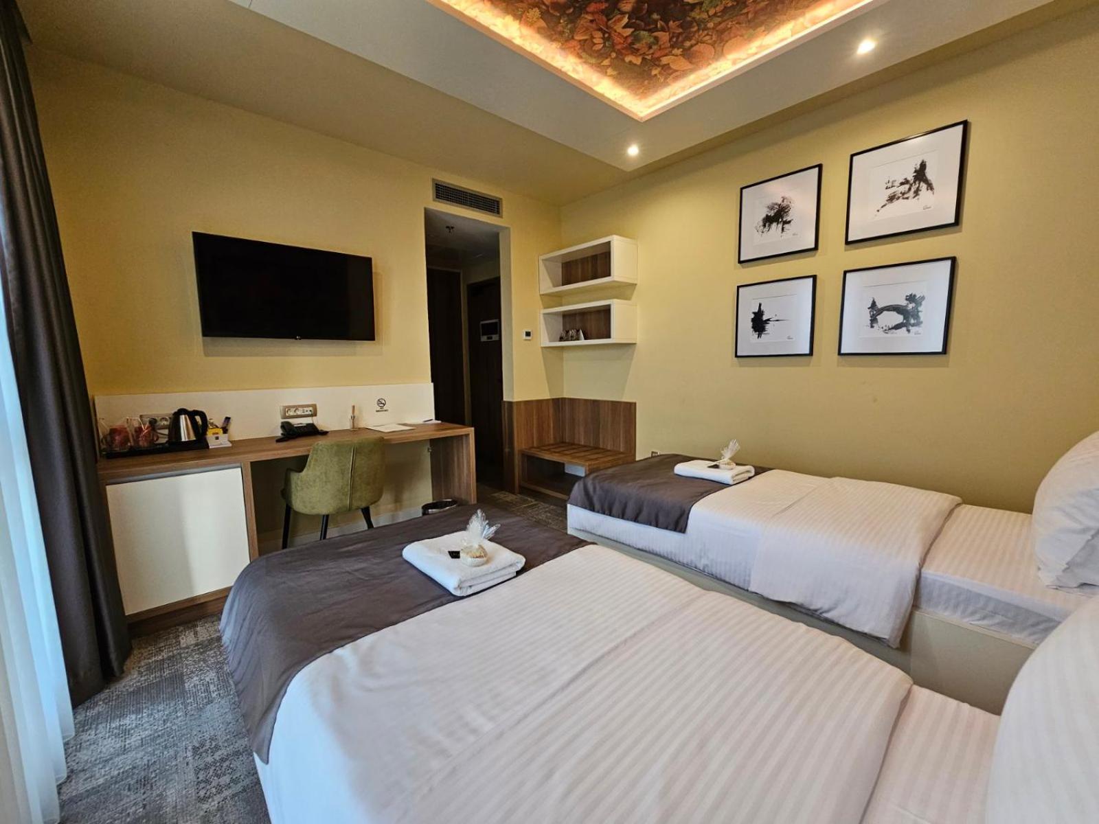 Hotel Etna Gracanica  Экстерьер фото