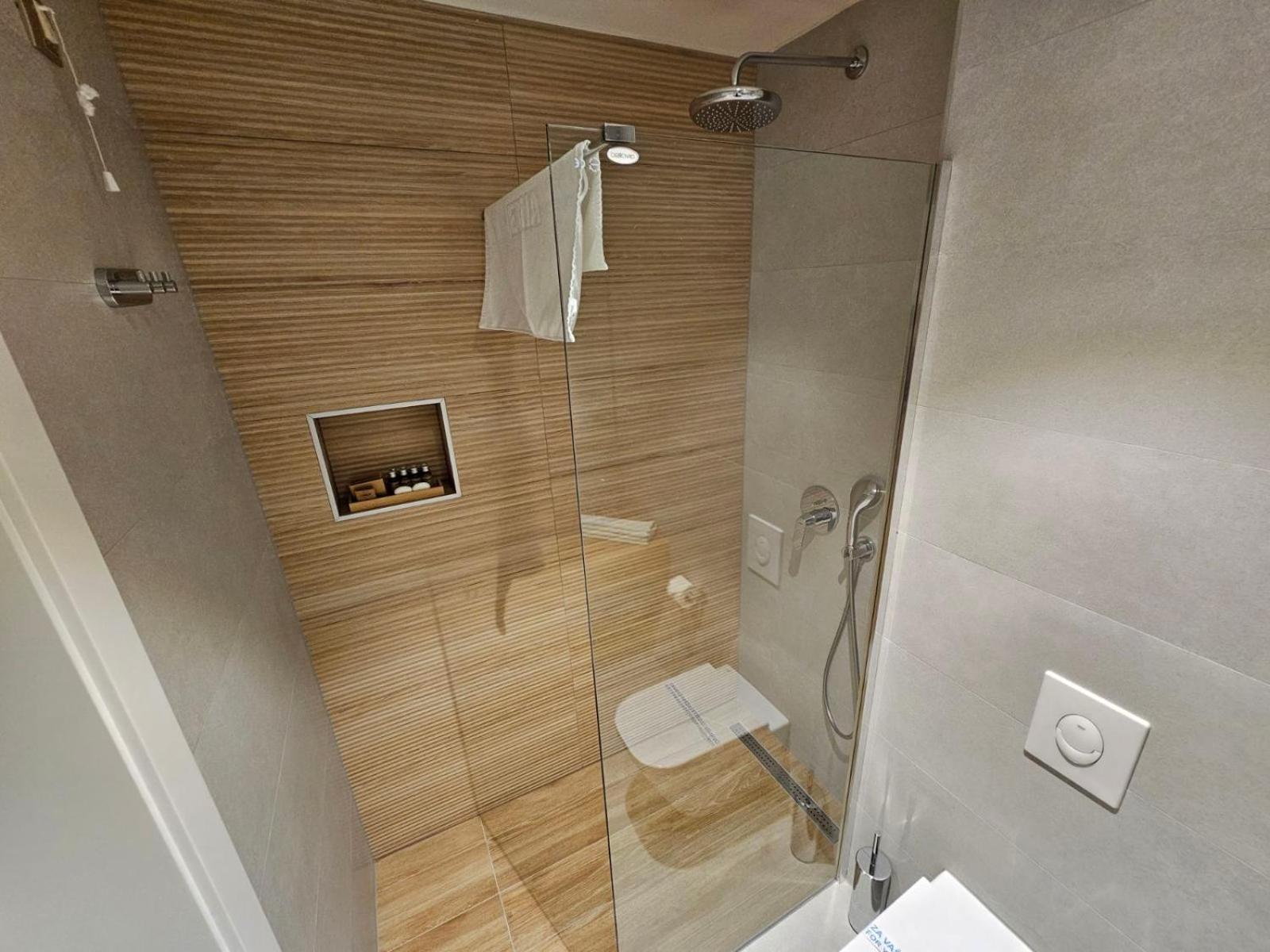 Hotel Etna Gracanica  Экстерьер фото